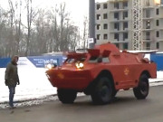 روسی شہری نے بکتر بند گاڑی کو ٹیکسی میں بدل دیا    