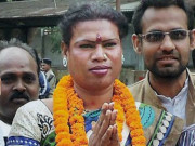 بات کچھ اِدھر اُدھر کی  مادھو بائی کنار واقعی مبارکباد کی مستحق ہیں 