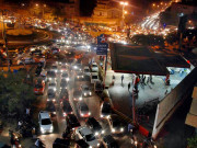 اہم شاہراہوں پر سگنل بند کرنے سے ٹریفک جام معمول بن گیا   