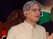 این اے 124 کے بیلٹ بکسوں  سے شیر نہیں ہاتھ پاؤں بندھی بلیاں نکلیں اعتزاز احسن