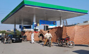 کیا آپ کے ایریا میں کوئی پٹرول پمپ کھلا ہے