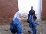 وہ اپنا سپنا دھول میں اُڑاتا ہے