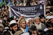 آزادی اظہار کی آڑ میں نازیبا حرکت