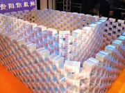 بزنس مین نے خود کو محفوظ کرنے کیلئے نوٹوں کی دیوار بنا لی