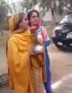 2 پاکستانی لڑکیوں نے مشہور انگلش گانا ’بے بی‘ گا کر لوگوں کو حیرت میں ڈال دیا