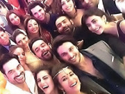 پاکستانی عوام فنکاروں میں سیلفی کا رجحان جنون کی حد تک بڑھ گیا ایکسپریس سروے