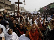 لاہور خودکش حملوں کے خلاف ملک  کے مختلف شہروں میں مسیحی برادری کا احتجاج