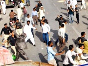 تنخواہ سے محروم پولیس اہلکاروں کا احتجاج لاٹھی چارج سے 15 زخمی