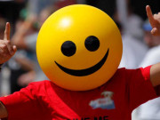 آؤ مل کر خوشیاں بانٹیں