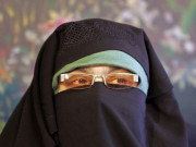 مقبوضہ کشمیرمیں پاکستان کا پرچم لہرانے پر حریت رہنما آسیہ اندرابی گرفتار