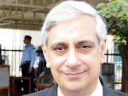 سابق اٹارنی جنرل عرفان قادر کی وکالت کا لائسنس معطل توہین عدالت کا نوٹس جاری