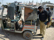کراچی میں پولیس وین کے قریب دھماکے میں 2 اہلکار جاں بحق 14 زخمی