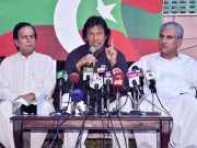 فضل الرحمن زرداری کے رائٹ ہینڈ ہیں ہر حکومت میں مال بناتے ہیں عمران خان