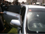 کراچی میں فائرنگ سے پولیس افسر جاں بحق اور نجی میڈیکل کالج کی وائس پرنسپل شدید زخمی