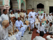 بھارت میں پنچایت نے شوہر کے جرم کی انوکھی سزا بیوی کو دیدی