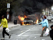 سیاہ فام نوجوان کے قتل کے خلاف بالٹی مور کے شہریوں اور پولیس میں پھر تصادم 15 افسران زخمی