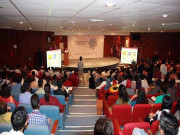 اُردو اب بھی زندہ ہے