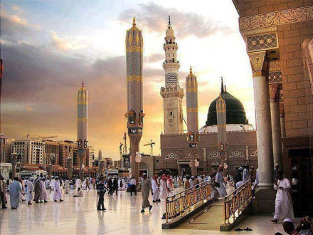 اسلام نے اﷲ کی رسی کو مضبوطی سے پکڑنے اور آپس میں تفرقہ ڈالنے سے سختی سے منع فرمایا ہے فوٹو : فائل