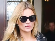 مسافروں سے بدتمیزی کرنے پرکیٹ موس کو جہاز سے اتار دیا گیا