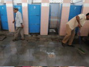 بھارت میں اب رفع حاجت کیلئے بیت الخلا استعمال کرنے پر پیسے ملیں گے