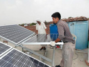 پاکستانی انجینئرنے شمسی توانائی سے چلنے والی کار بنالی    