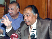 کمشنر کراچی نے گیس شیڈول میں تبدیلیوں کا نوٹس لے لیا