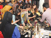 خواتین میں مصنوعی زیورات پہننے کا رجحان بڑھ گیا