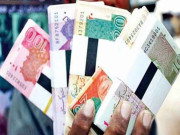 رواں سال سب سے زیادہ طلب 100 روپے کے نوٹوں کی گڈی کی ہے اوراسٹیٹ بینک نے31 ارب روپے کے صرف 100 روپے کے نوٹ چھاپے۔ فوٹو:فائل