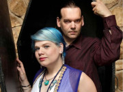 ویمپائرز کو خون پلانے والی امریکی خاتون