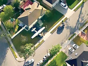 امریکی شہری طیارہ پارک کرنے کے لیے گھر لے آیا