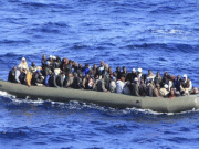 بحیرہ روم میں تارکین وطن کی کشتی الٹنے سے درجنوں افراد ہلاک