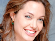 ملالہ کو امن کانوبل انعام ملنا چاہیے انجلیناجولی