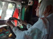 راولپنڈی کی 53سالہ شمیم اختر پاکستان  کی پہلی خاتون ٹرک ڈرائیور بن گئیں