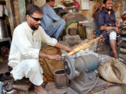 مہنگے قصاب کے باعث بیشتر شہری خود جانور ذبح کرنے کیلیے تیار