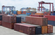 کراچی پورٹ پر بھارتی کپڑے کے درجنوں کنٹینر روک لیے گئے