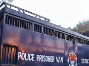 گائوں پر چھاپہ دیہاتیوں کی مزاحمت 12 افراد زخمی پولیس یرغمال