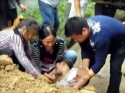 گلی پکی کرنے پرجھگڑاسرکاری ٹرک ڈرائیورنے لڑکی کوزندہ دفن کردیا