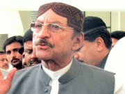 وزیراعلیٰ سندھ کی بھانجی تیر پر ٹھپے لگاتے پکڑی گئیں