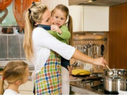 ورکنگ وویمن اب بھی گھروں پرمردوں سے زیادہ کام کرتی ہیں