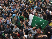 سری نگرمیں کشمیریوں نے ایک بار پھر پاکستانی پرچم لہرا دیا