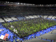 جرمن فٹبال ٹیم کے ہوٹل میں بم کی افواہ  کے کچھ دیر بعد پیرس دھماکوں سے گونج اٹھا