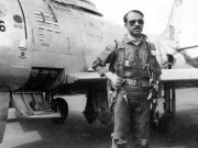 ایم ایم عالم کو خراج عقیدت پی اے ایف میوزیم کراچی میں مجسمہ نصب