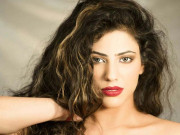 ’’ایکسپریس‘‘ کے پروگرام ’’خبر دار‘‘ کی معاون میزبان مریم علی کو بالی ووڈ فلم مل گئی