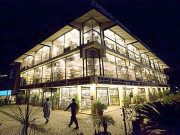 2لاکھ سے زائد کتابیں رکھنے والا 3 منزلہ پاکستانی بک اسٹور