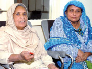 اسکول کی بوا طالبات کی شاگرد بن گئیں