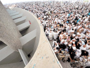 مزدلفہ میں حجاج کی رات بھر عبادتقربانی کے بعد احرام کھول دیے