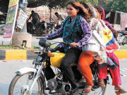 لڑکیوں کا بائیک چلانا