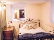 لاکھوں پاؤنڈکے محل کاکمرہ ایک پاؤنڈ ماہانہ کرایہ پر دستیاب