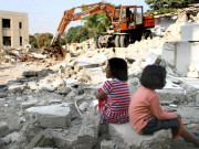 پارکنگ منصوبے کے لیے رہائشی کوارٹرز کی مسماری