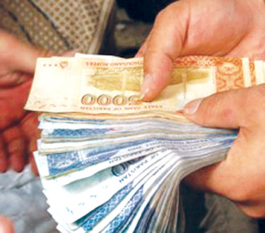  اگر موجودہ حکومت نے سیاسی، اقتصادی اور انتظامی شعبوں سے بدعنوانی کا خاتمہ کیا تو یہ قوم و ملک کے لیے نیک فال ہوگا۔ فوٹو : فائل